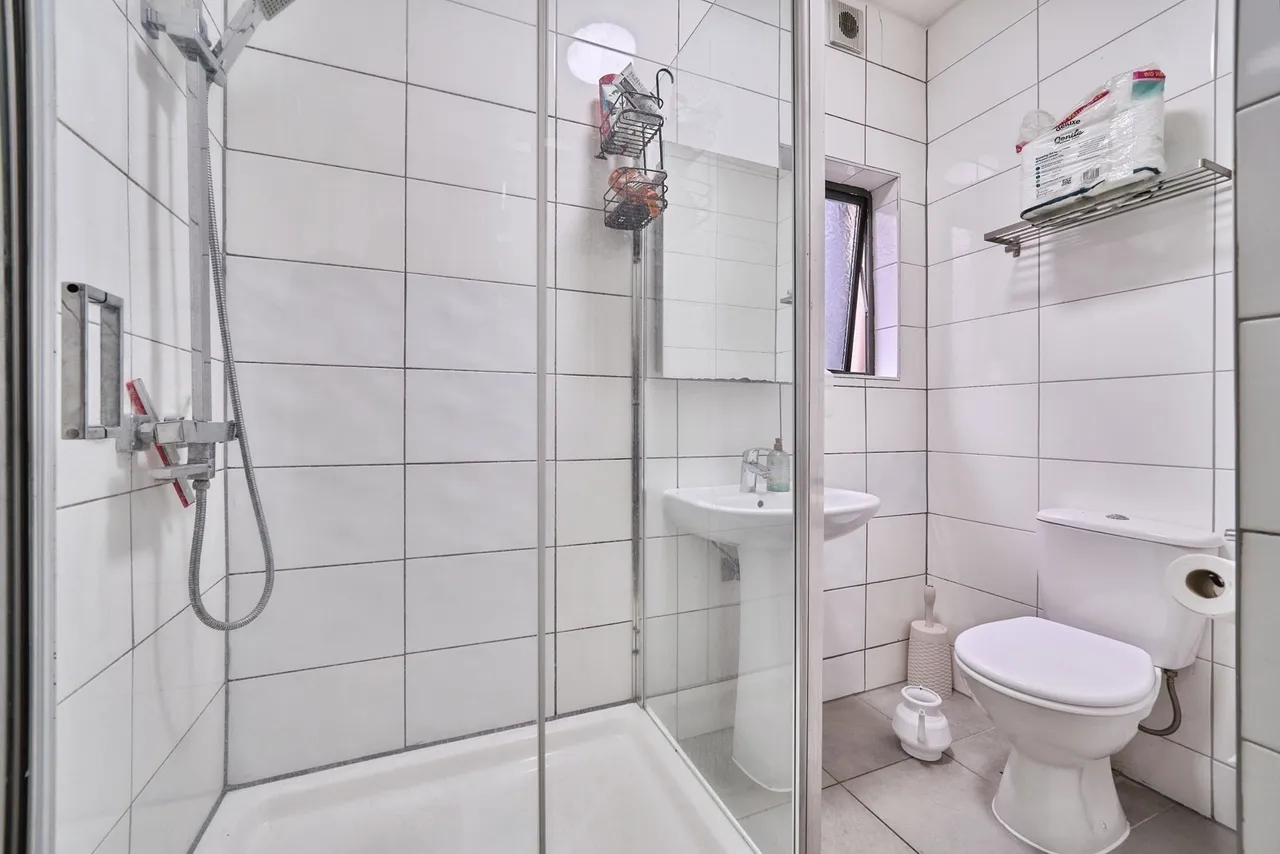 Selsdon Road, London, E13, photo 21