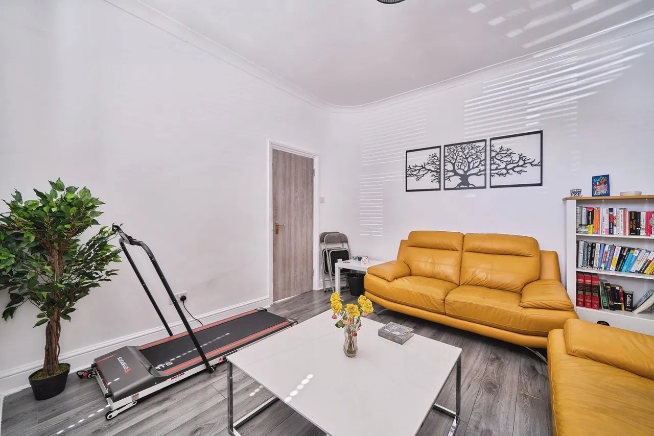 Selsdon Road, London, E13, photo 2