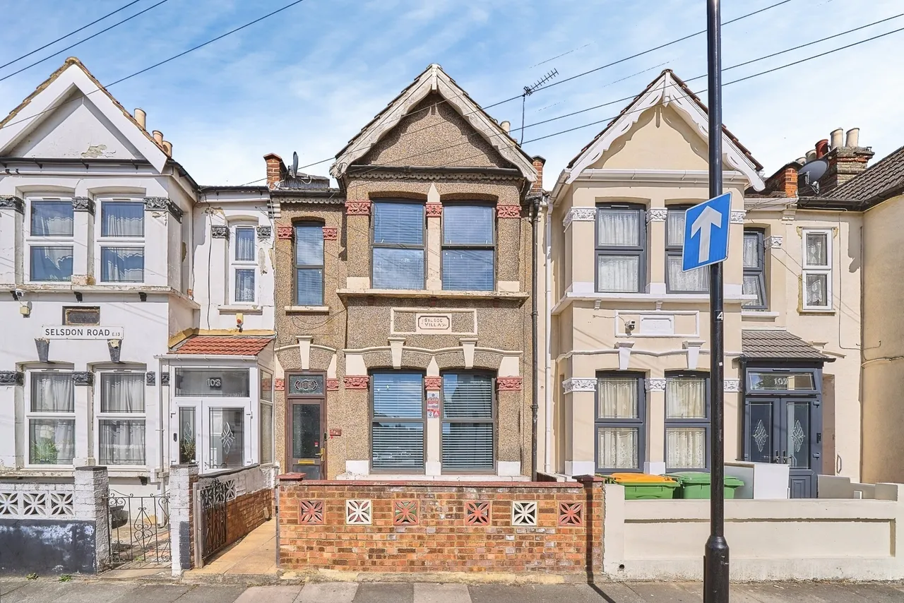 3 bed house for sale — Selsdon Road, London, E13