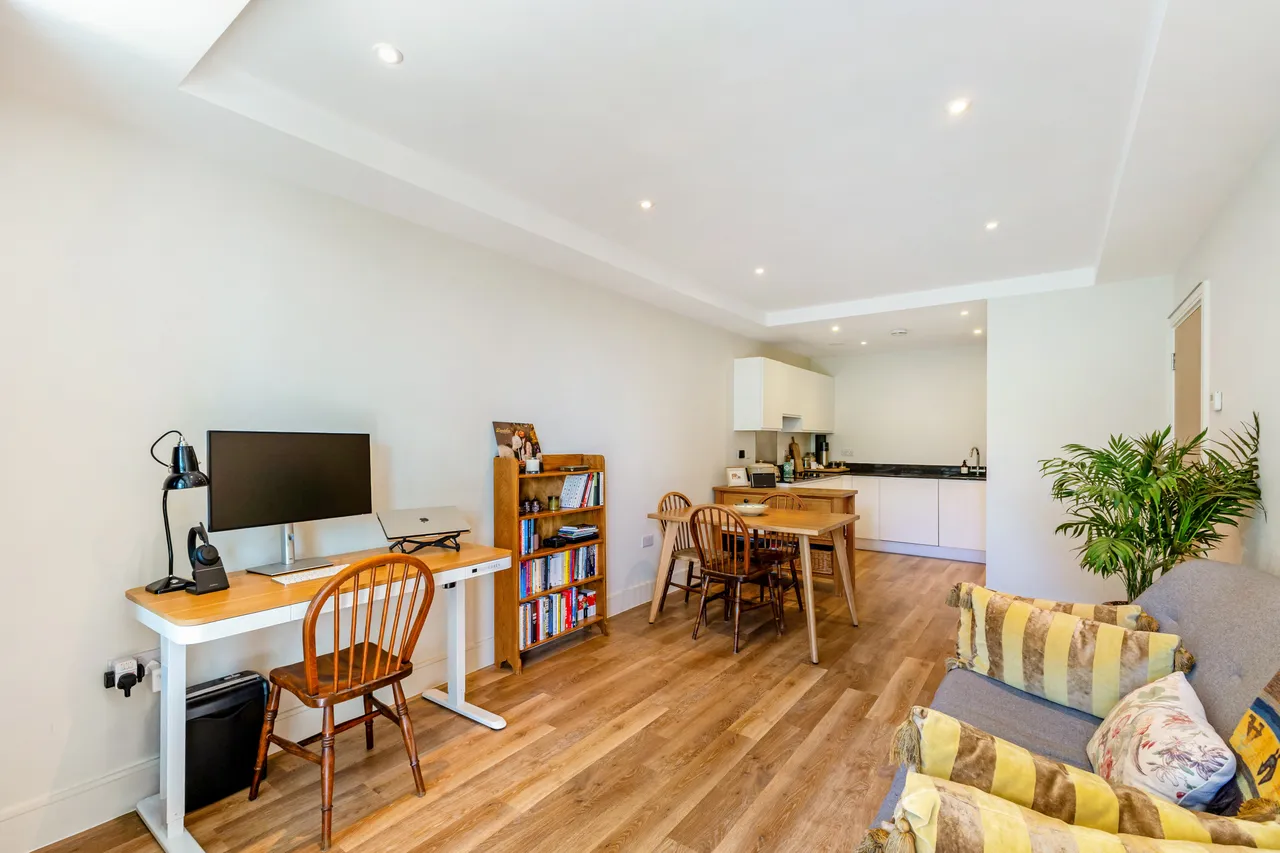 Knaresborough Drive, London, SW18, photo 5