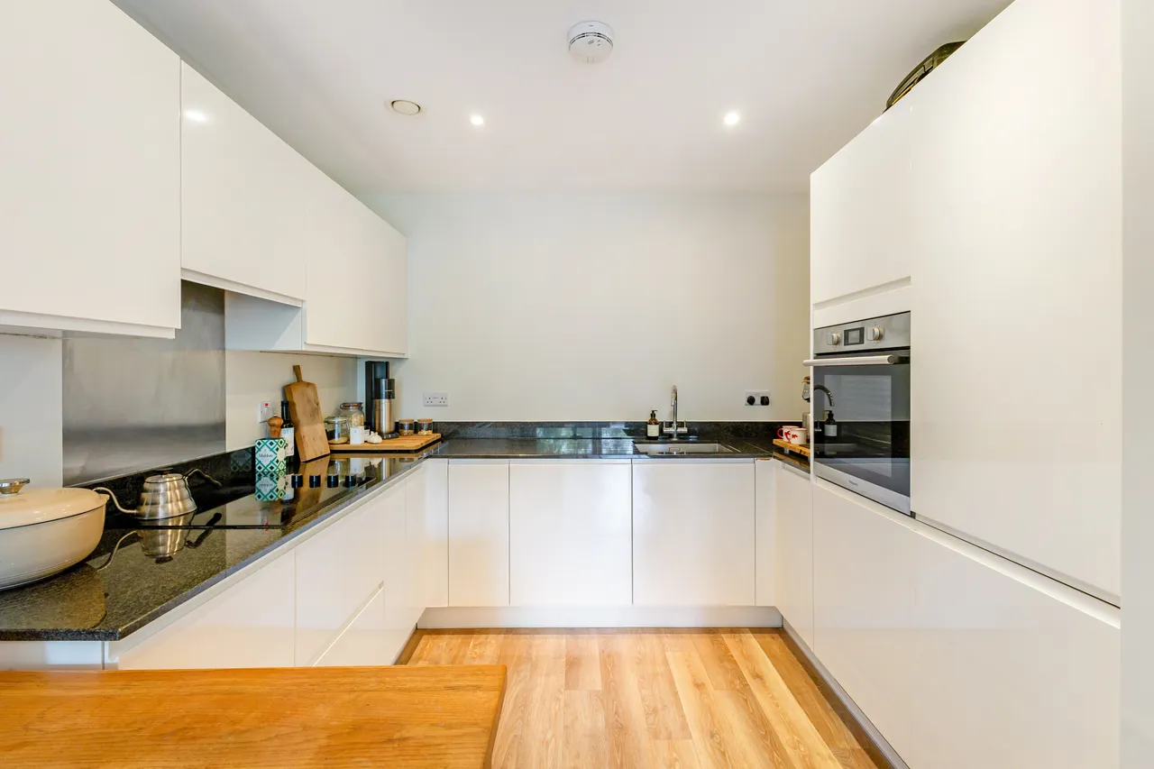 Knaresborough Drive, London, SW18, photo 4