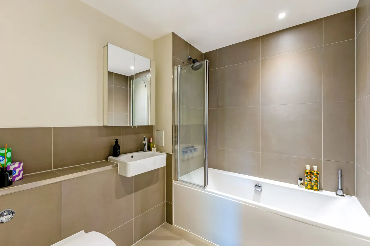Knaresborough Drive, London, SW18, photo 7