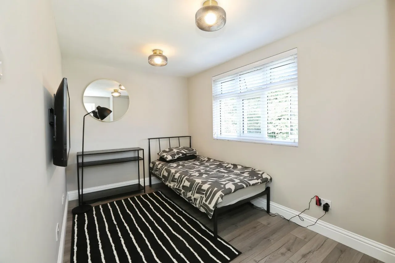 King George Avenue, East Grinstead, RH19, photo 16