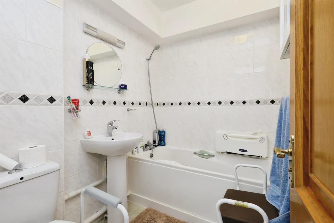 St. Johns Road, Eastbourne, BN20, photo 6