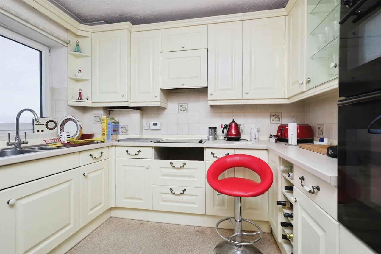 St. Johns Road, Eastbourne, BN20, photo 4