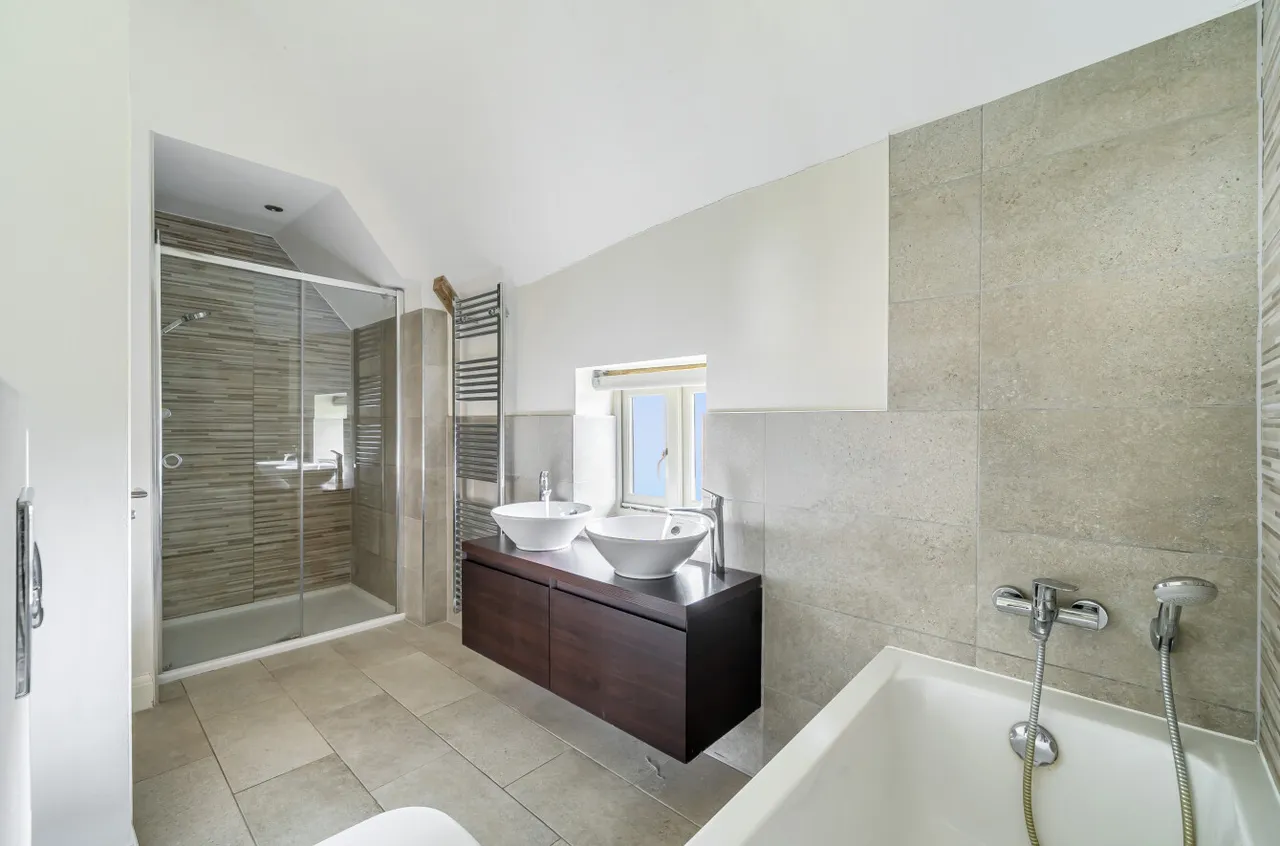 Hazeley Road, Twyford, SO21, photo 20