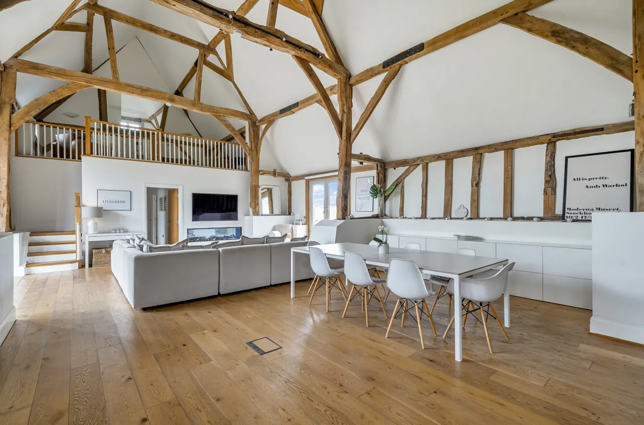 Hazeley Road, Twyford, SO21, photo 9