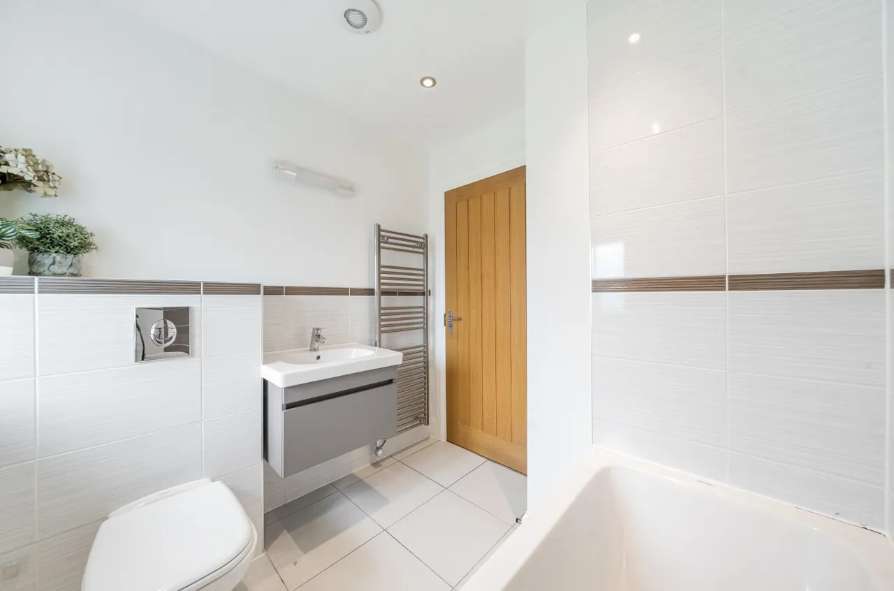 Hazeley Road, Twyford, SO21, photo 18