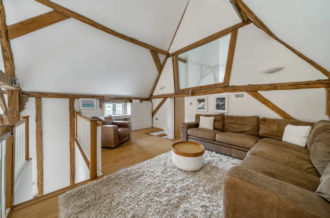 Hazeley Road, Twyford, SO21, photo 13