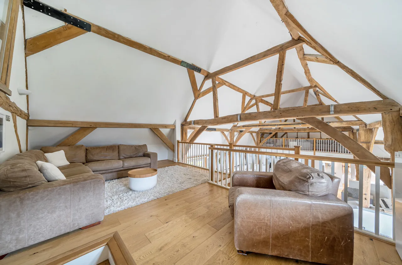 Hazeley Road, Twyford, SO21, photo 11