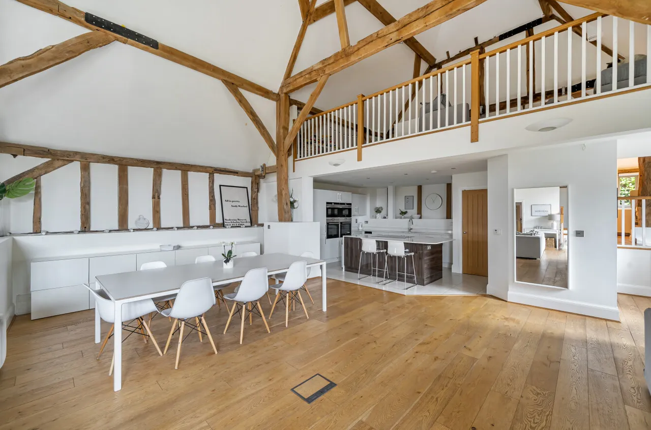 Hazeley Road, Twyford, SO21, photo 12