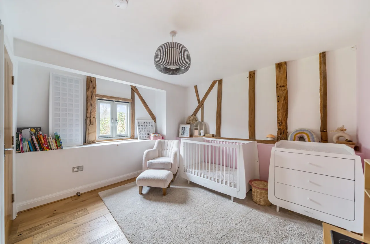 Hazeley Road, Twyford, SO21, photo 17