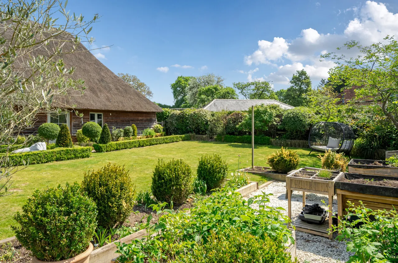 Hazeley Road, Twyford, SO21, photo 8