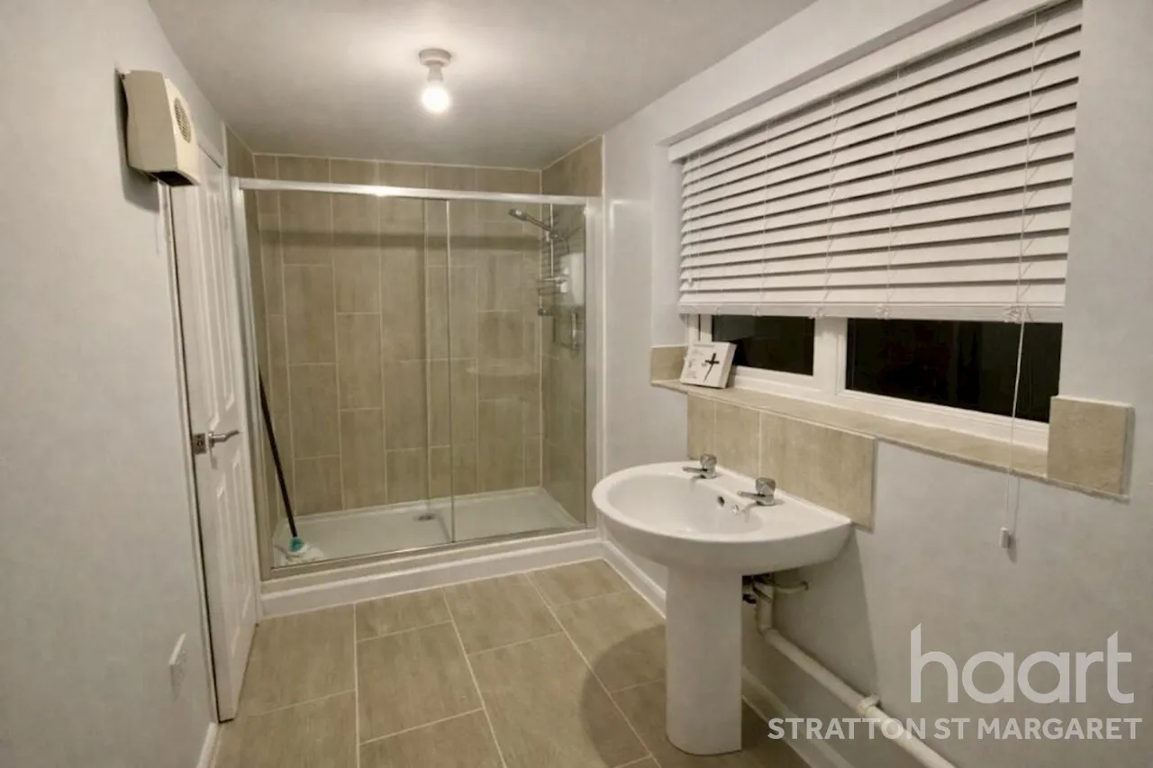 Hyde Road, Swindon, SN2, photo 10