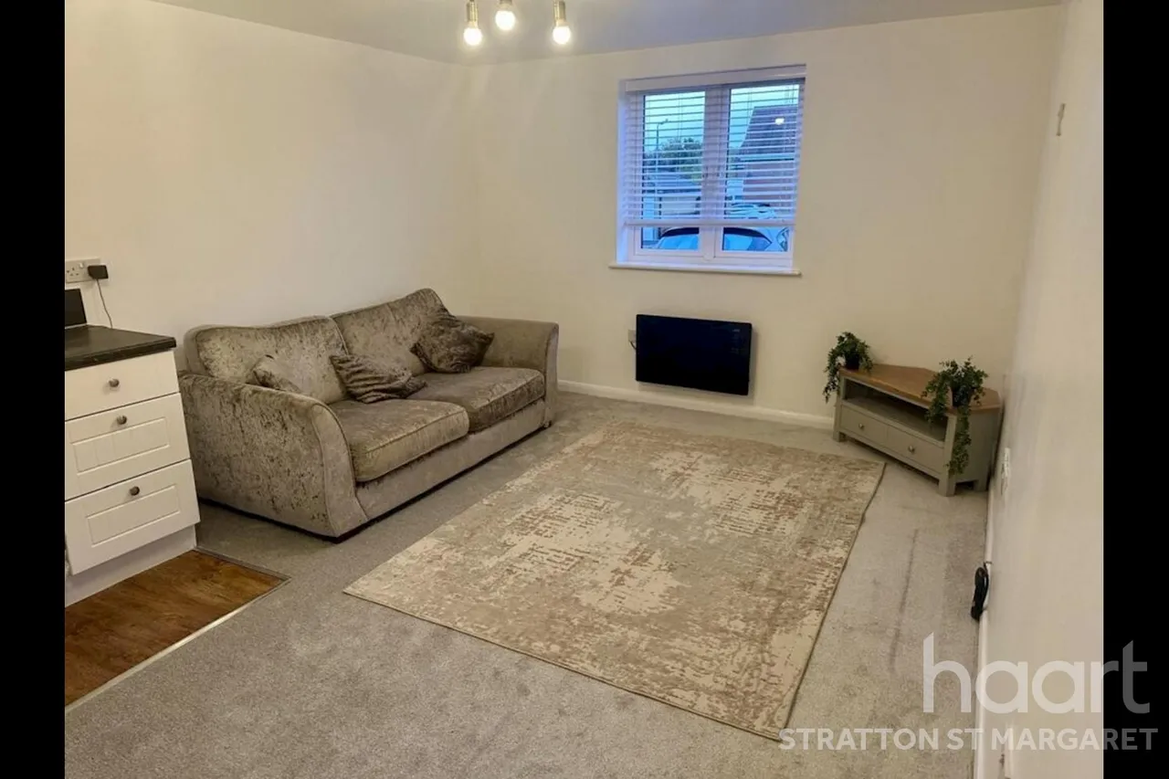Hyde Road, Swindon, SN2, photo 11