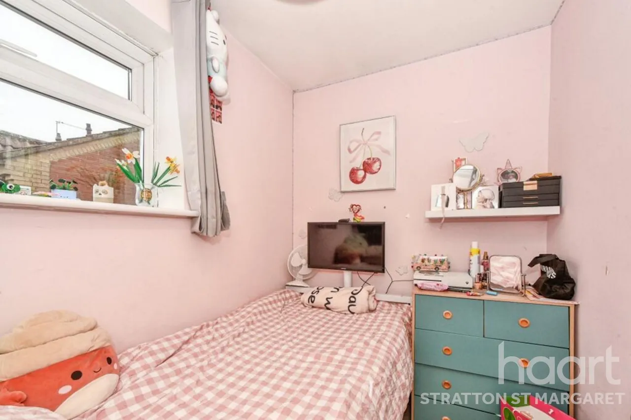 Hyde Road, Swindon, SN2, photo 8