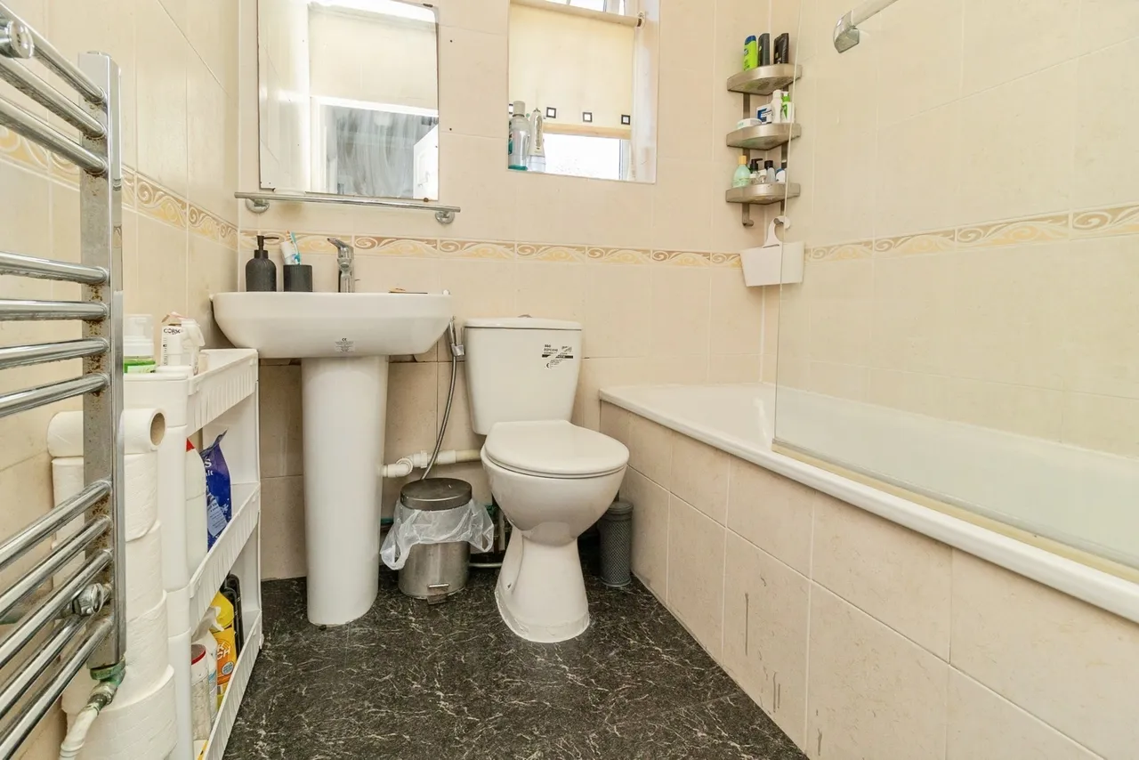 Chester Avenue, LUTON, Bedfordshire, LU4, photo 11