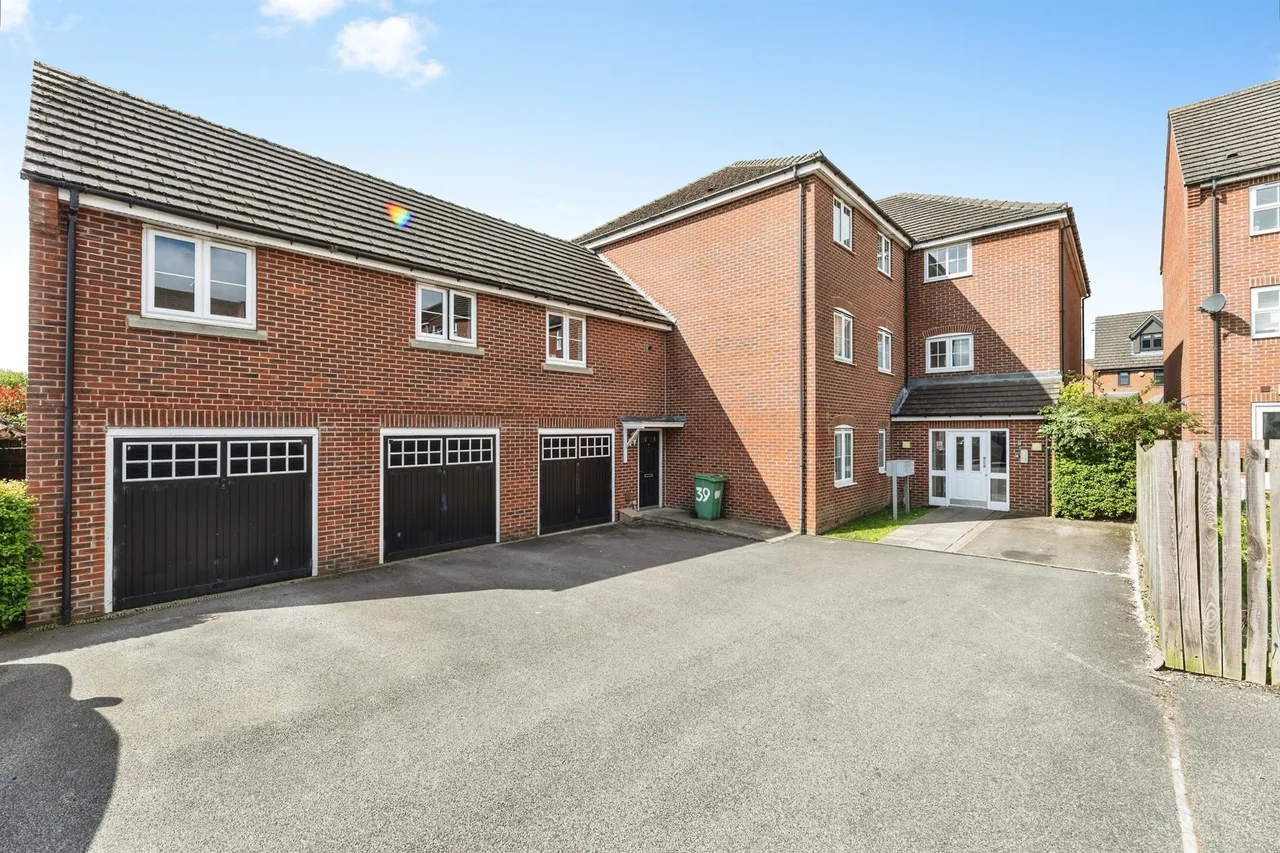 2 bed flat for sale — Fenton Place, Middleton, LEEDS