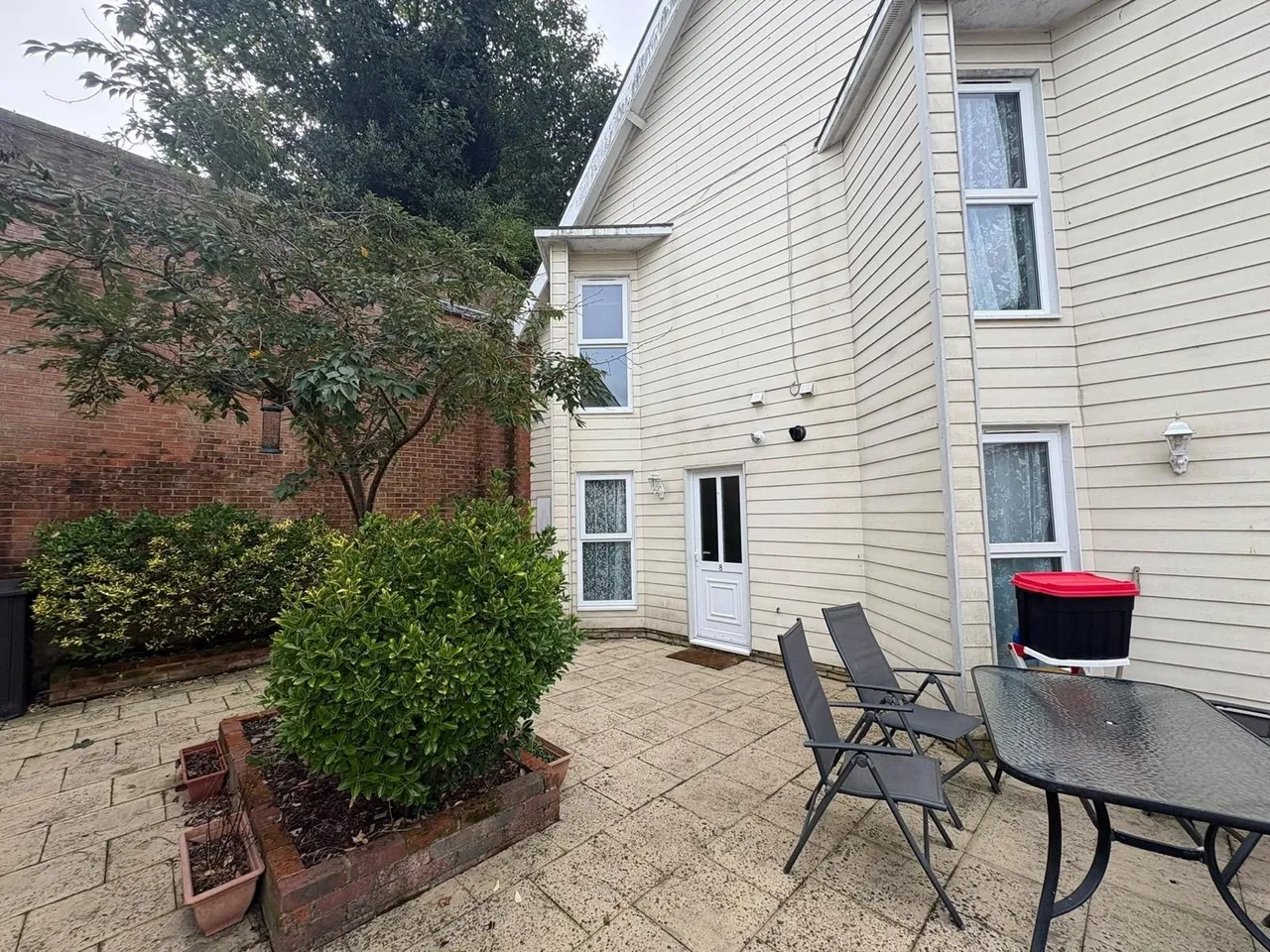 1 bed flat to rent, High Street, Dover, CT16