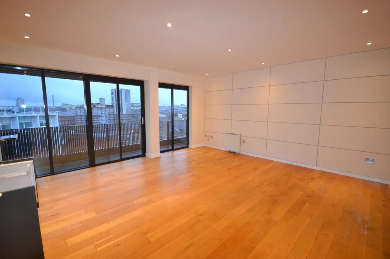 2 bed flat for sale, Penthouse, Metropolitan Apartments, LE1