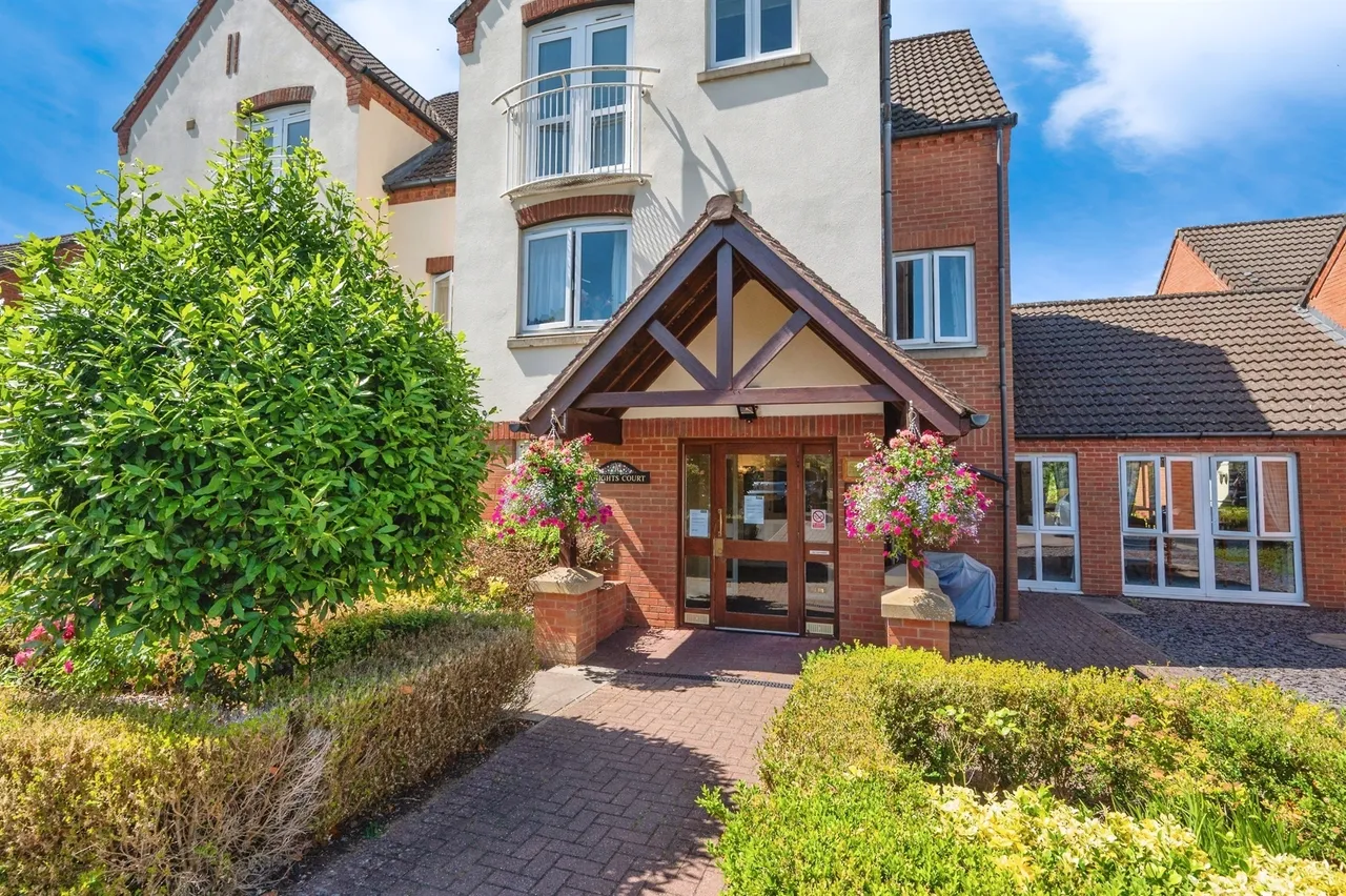 2 bed flat for sale, Kenilworth Road, Balsall Common, CV7