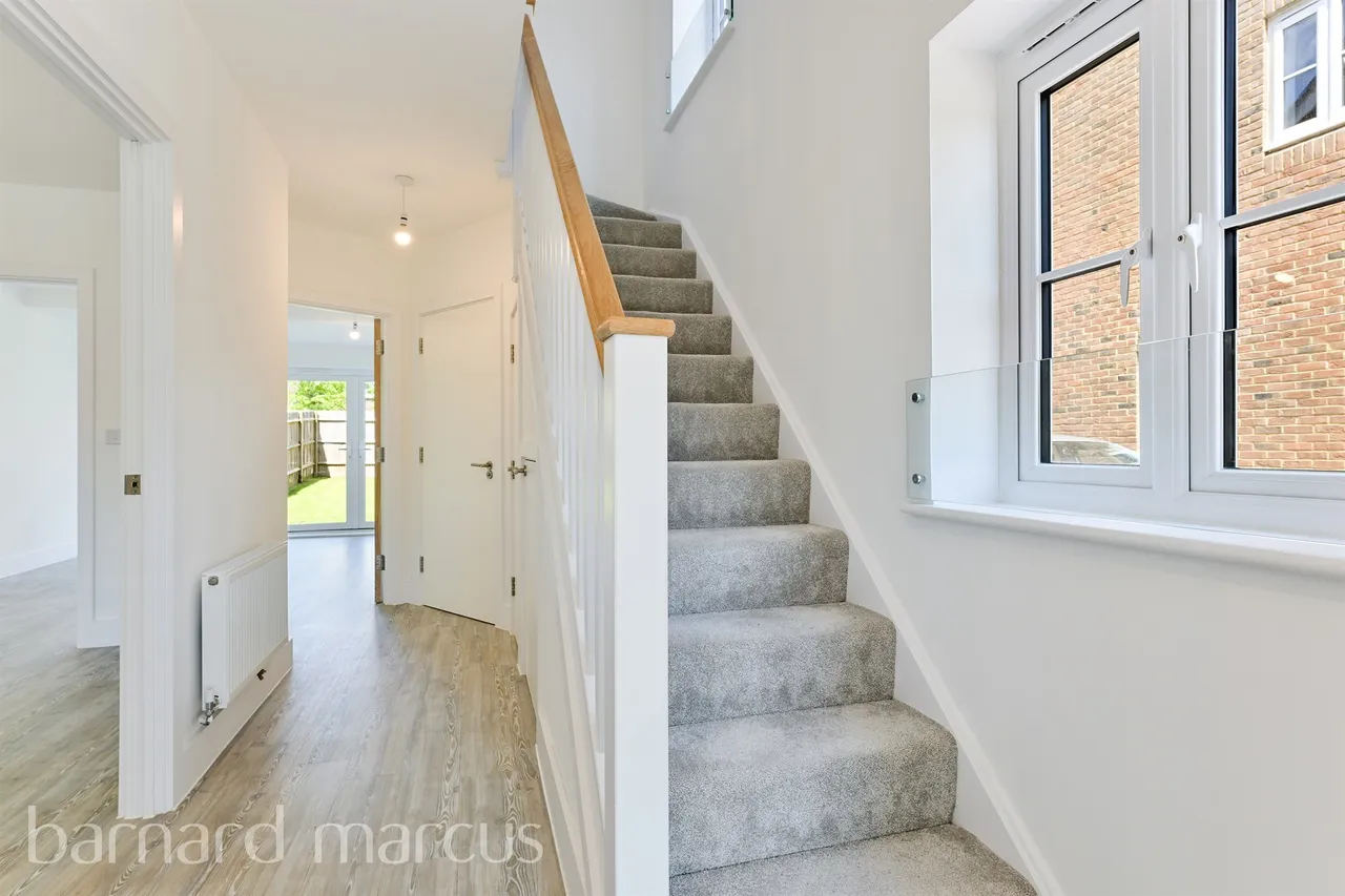 Beatrice Square, TADWORTH, photo 11