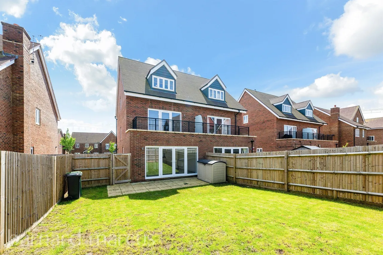 Beatrice Square, TADWORTH, photo 5