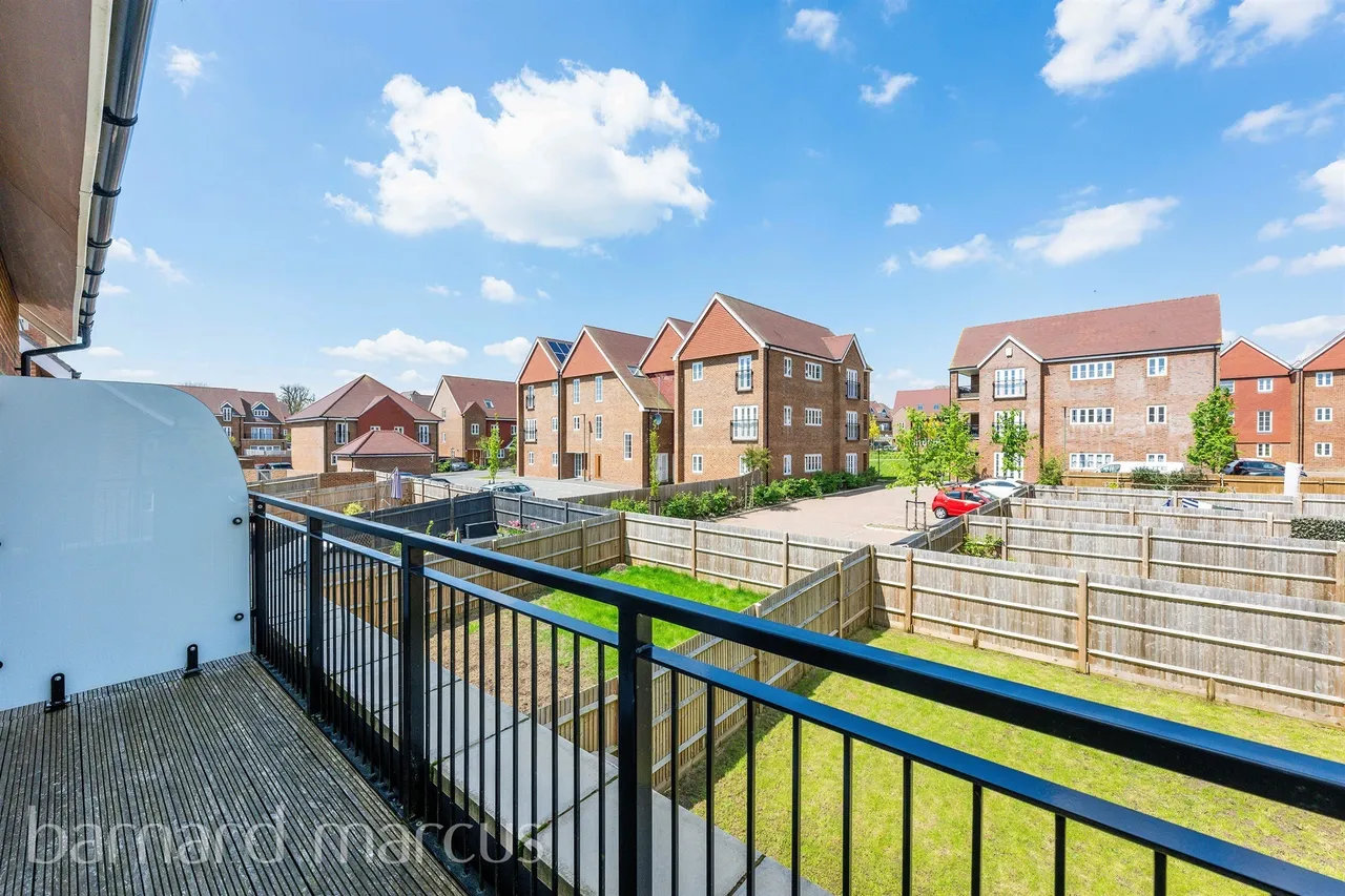 Beatrice Square, TADWORTH, photo 7