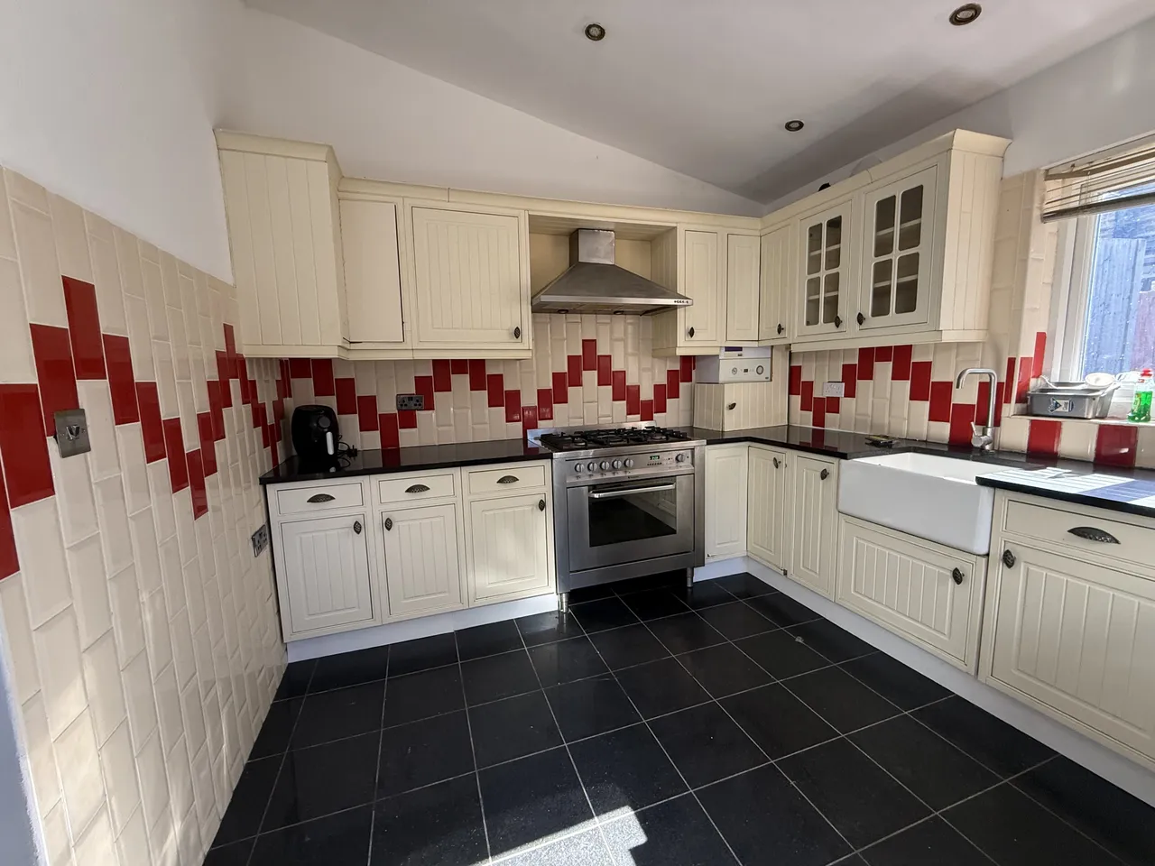 St. Johns Road, Huddersfield, HD1, photo 3