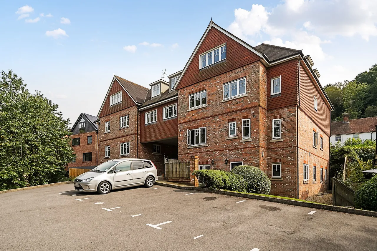 Kings Road, Doyle Court, GU27, photo 3