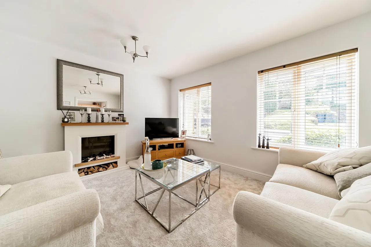 Kings Road, Doyle Court, GU27, photo 5