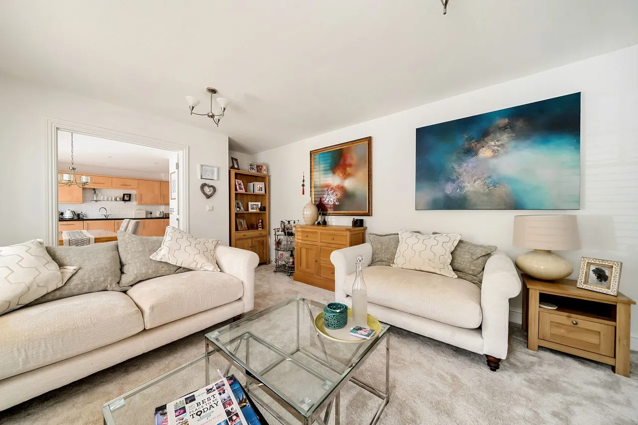 Kings Road, Doyle Court, GU27, photo 2
