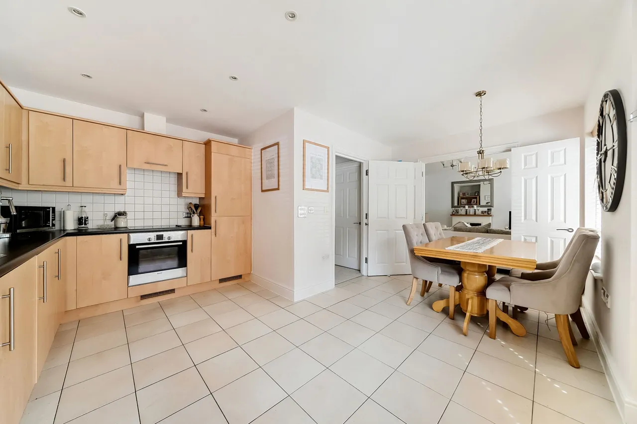 Kings Road, Doyle Court, GU27, photo 4