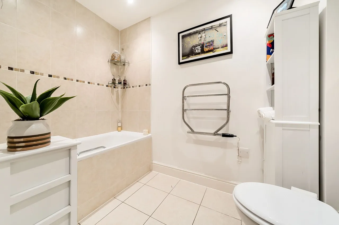 Kings Road, Doyle Court, GU27, photo 12