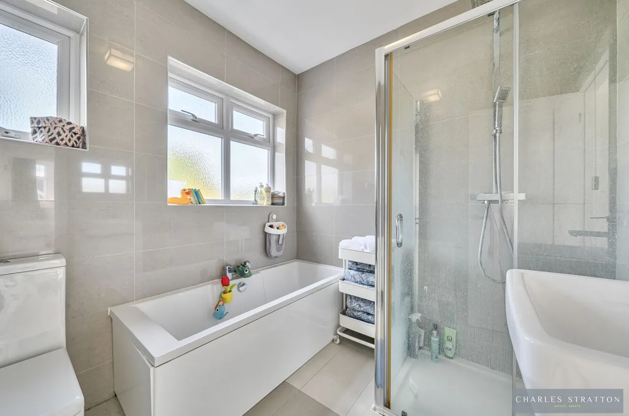 Glenwood Drive, Romford, RM2, photo 13