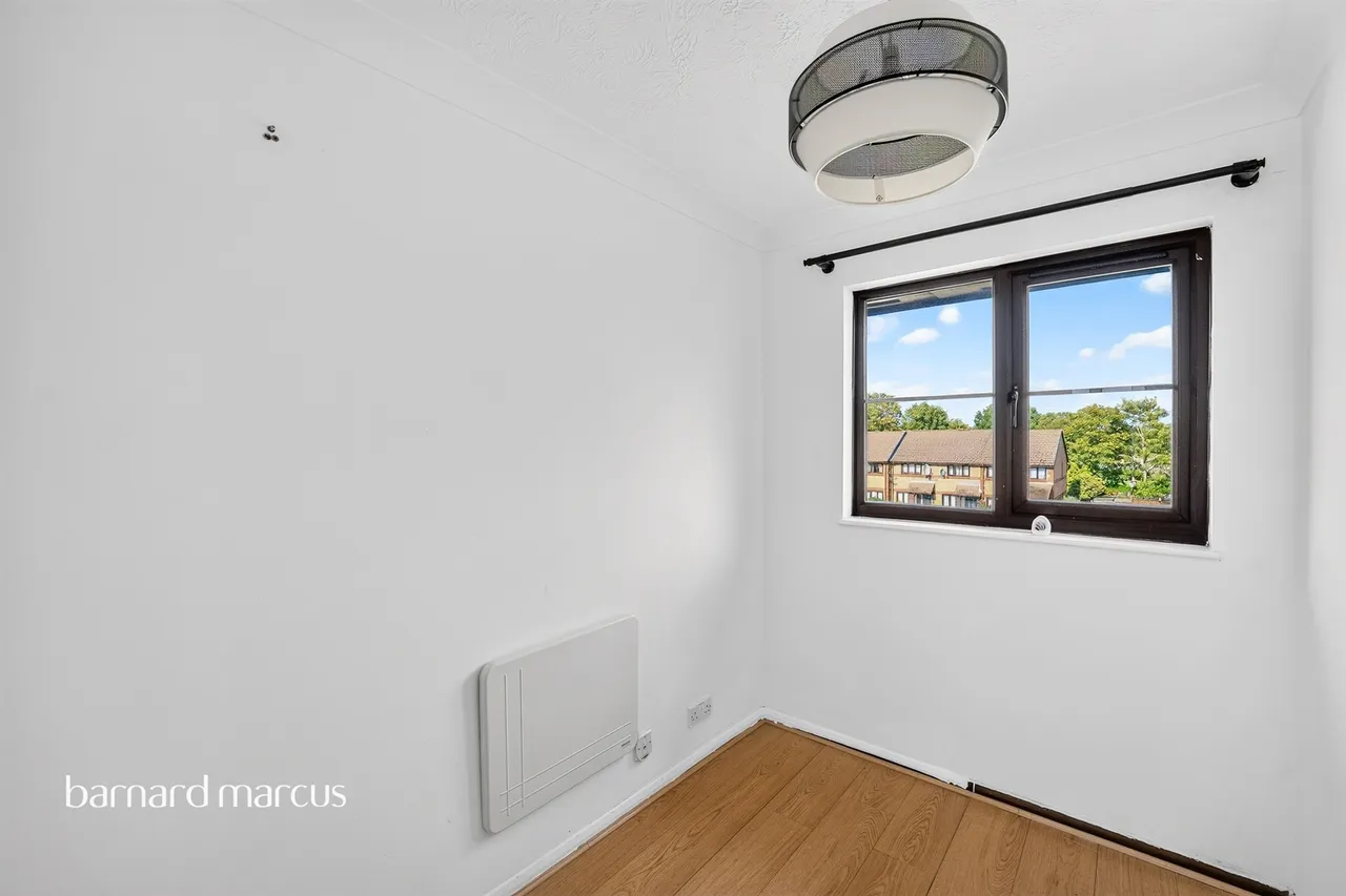 2 bed flat for sale — Lowry Crescent, Mitcham