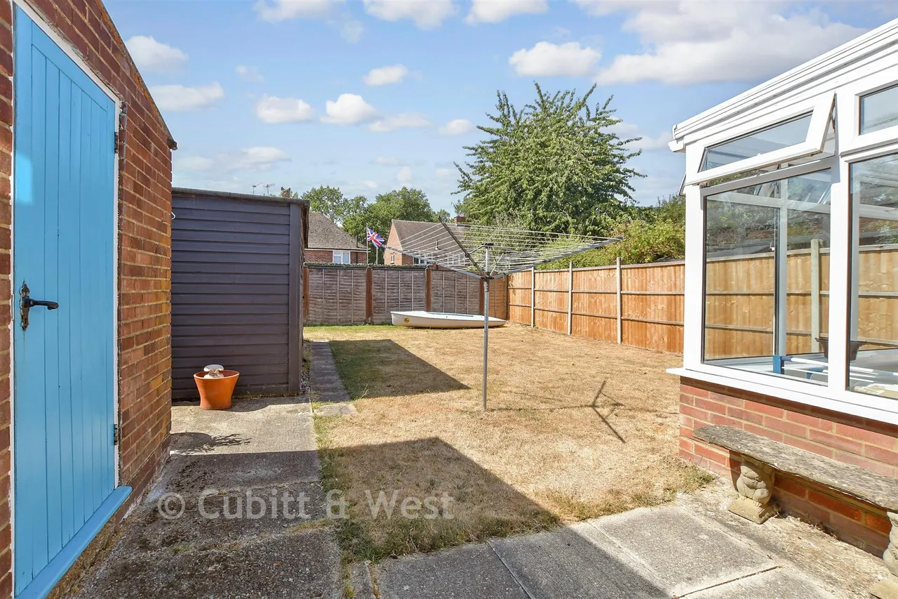 Crescent Way, Horley, RH6, photo 13