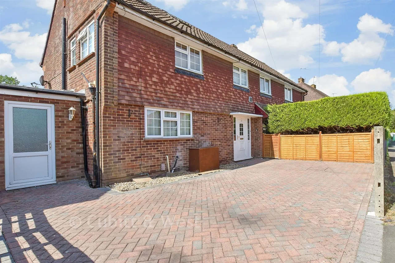 4 bed house for sale, Crescent Way, Horley, RH6