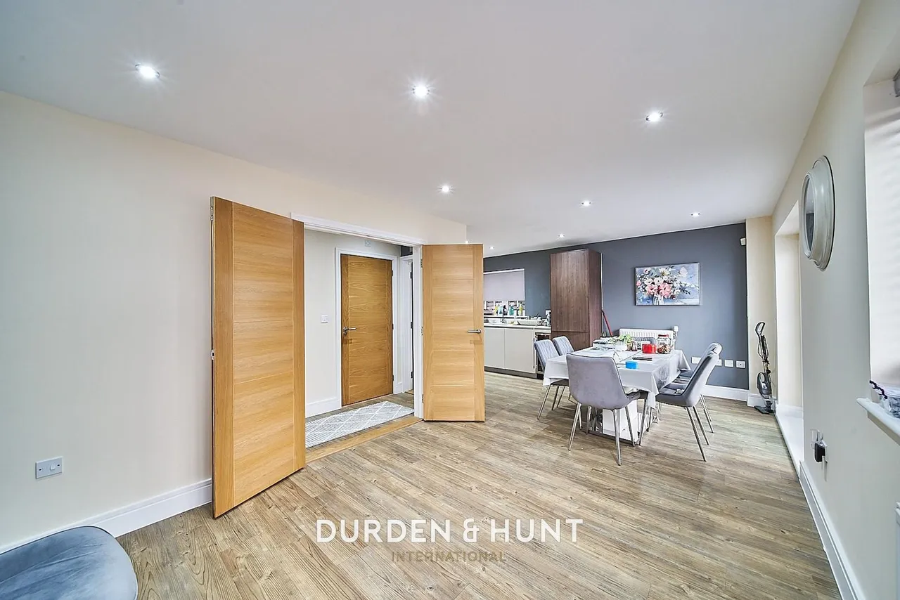 Tamarind Grove, Chigwell, IG7, photo 5