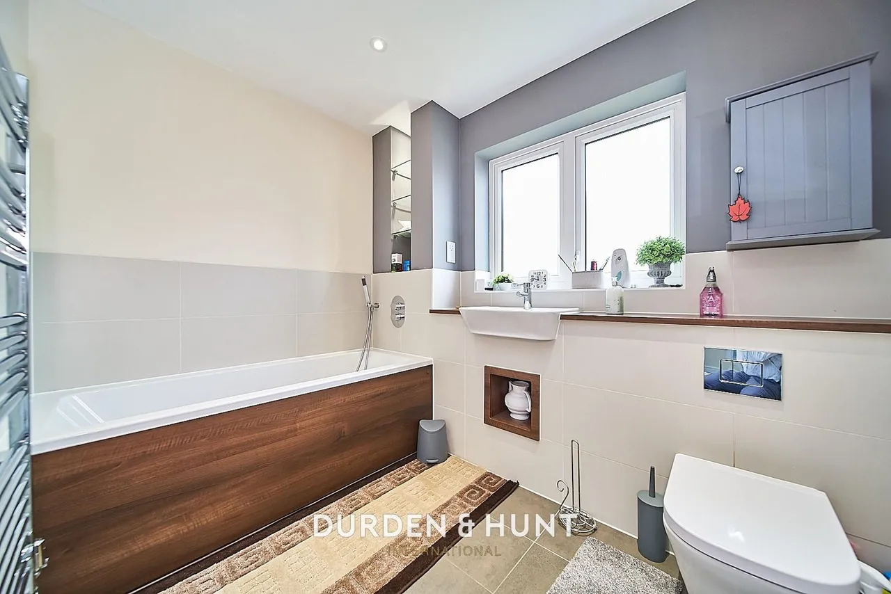Tamarind Grove, Chigwell, IG7, photo 24