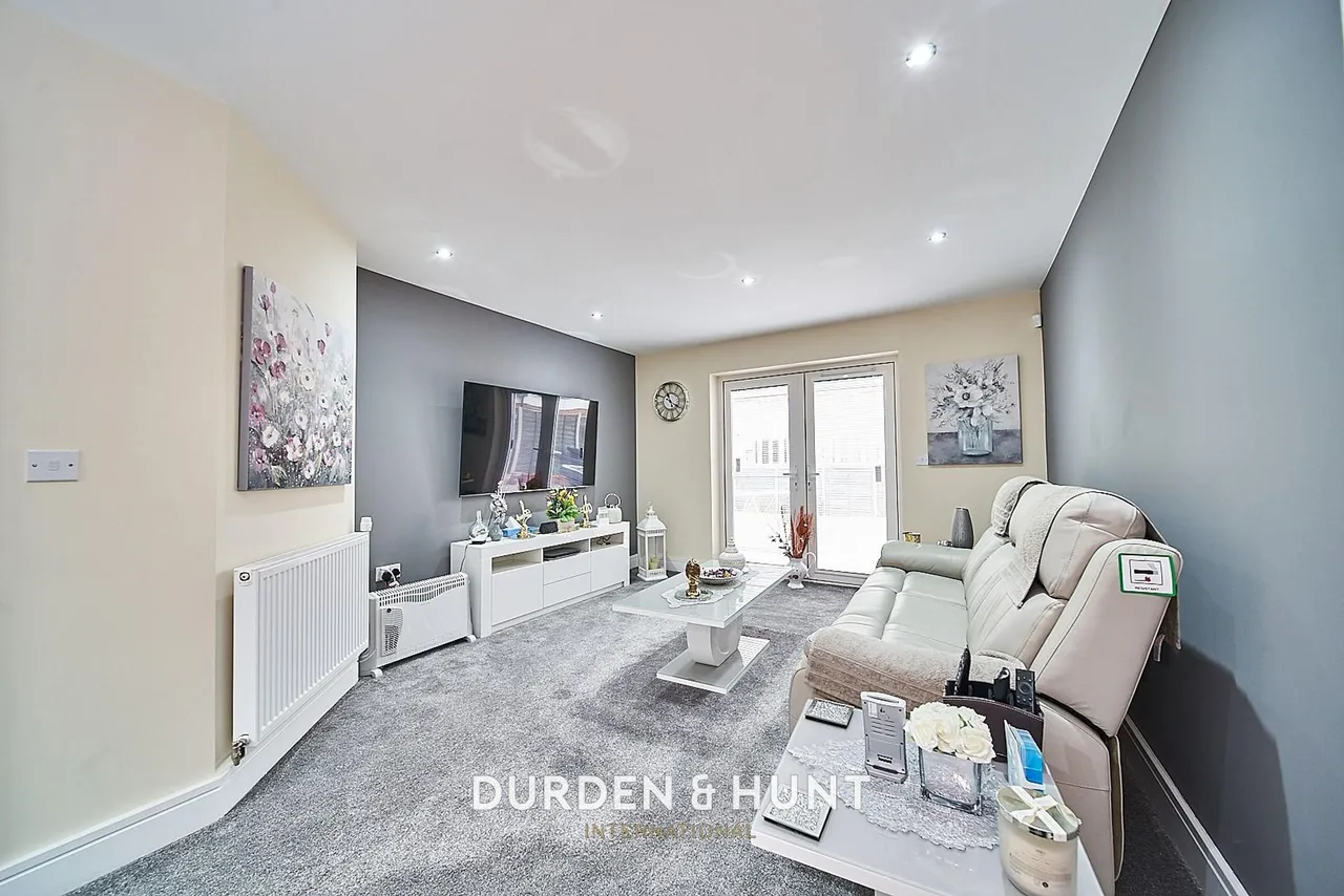 Tamarind Grove, Chigwell, IG7, photo 3