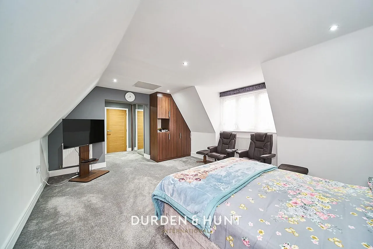 Tamarind Grove, Chigwell, IG7, photo 16