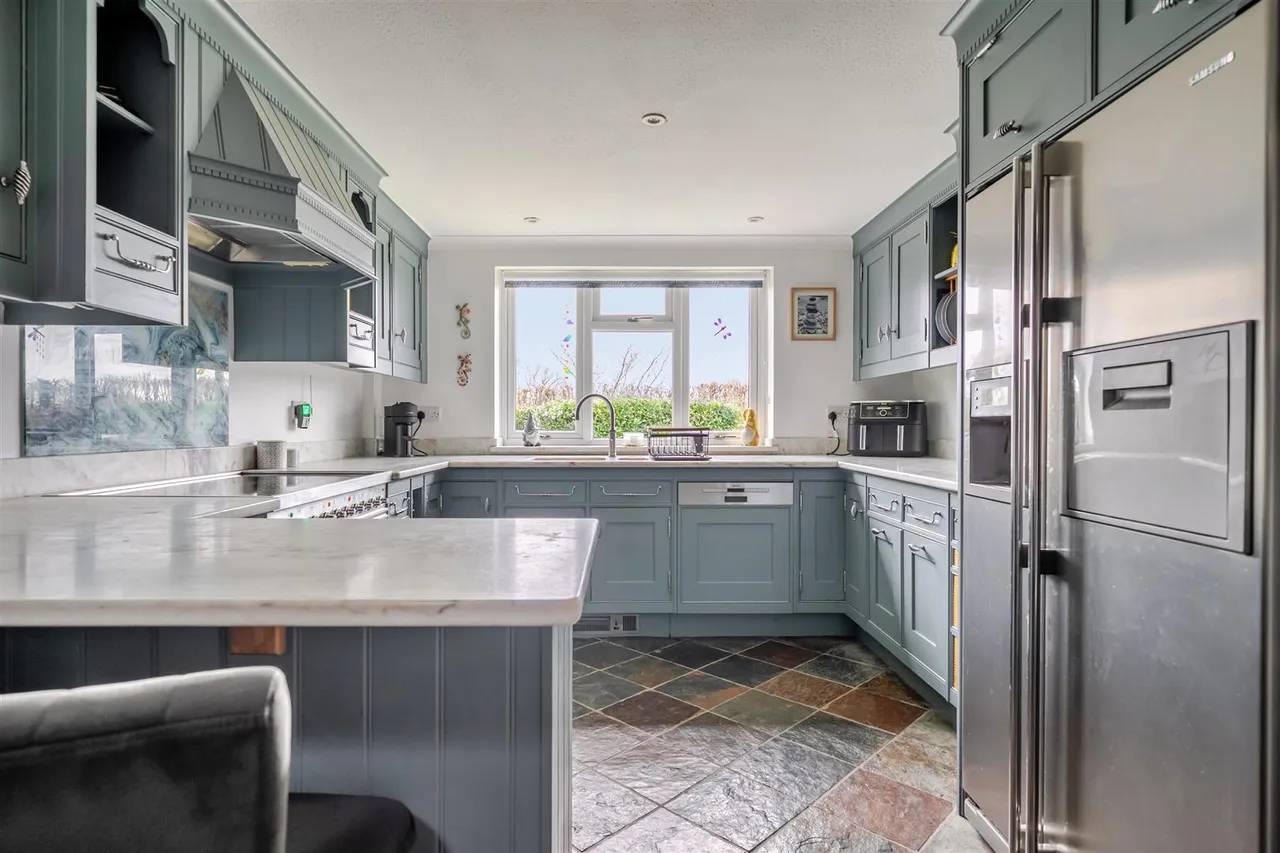 Barley Hill Lane, Poulshot, SN10, photo 3