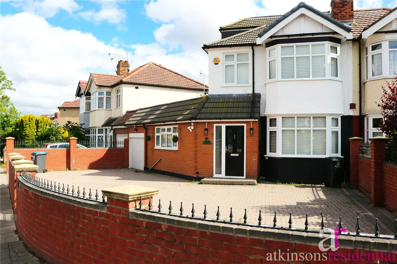 4 bed house for sale, Fillebrook Avenue, Enfield, EN1