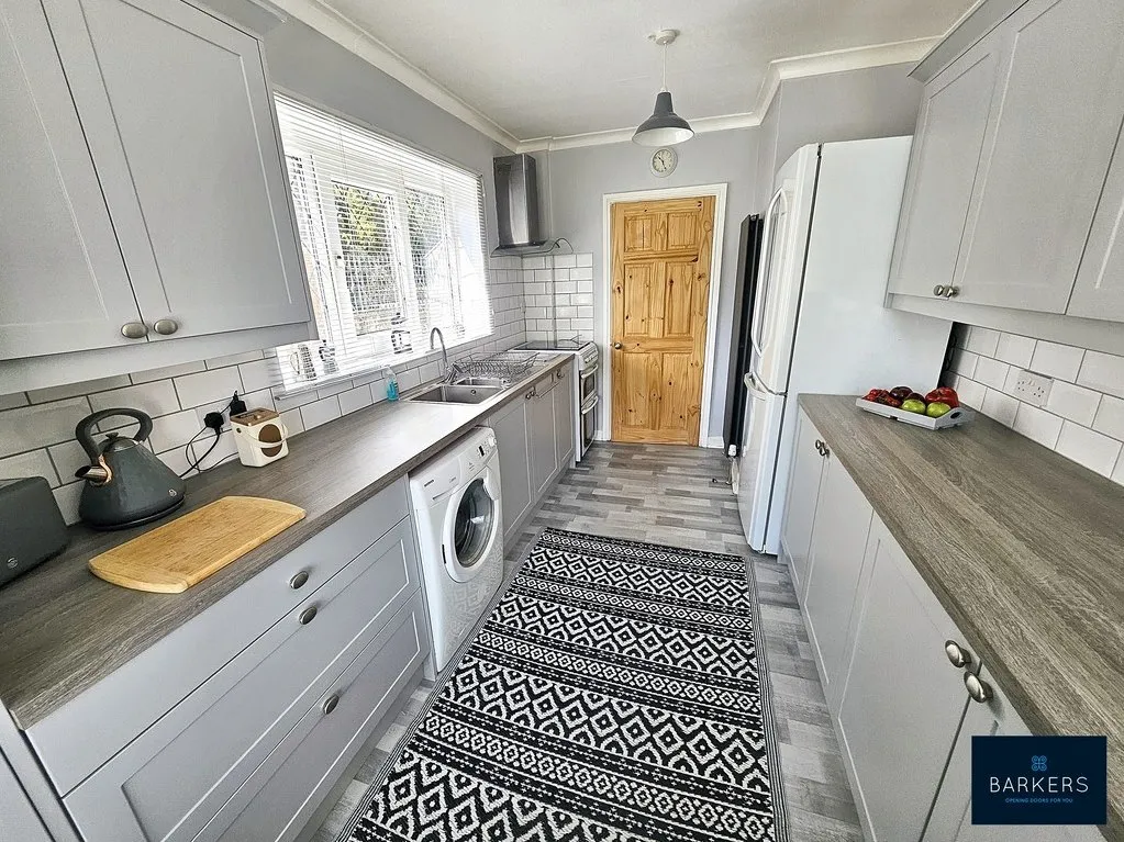 Raikes Lane, East Bierley BD4 6RD, photo 8
