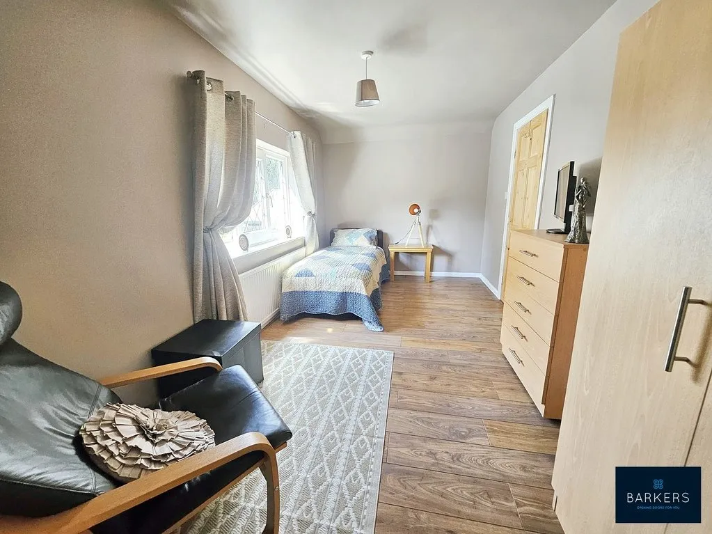 Raikes Lane, East Bierley BD4 6RD, photo 14