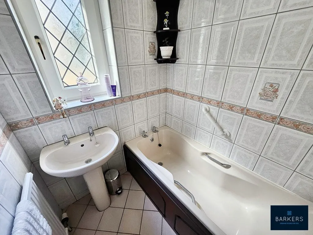 Raikes Lane, East Bierley BD4 6RD, photo 10