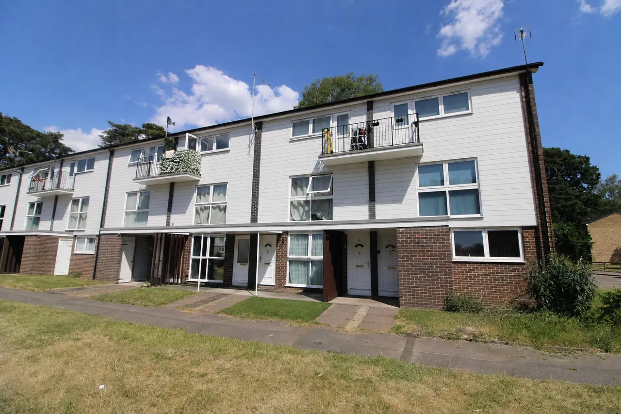 2 bed flat for sale, Thornhill, Bracknell, RG12
