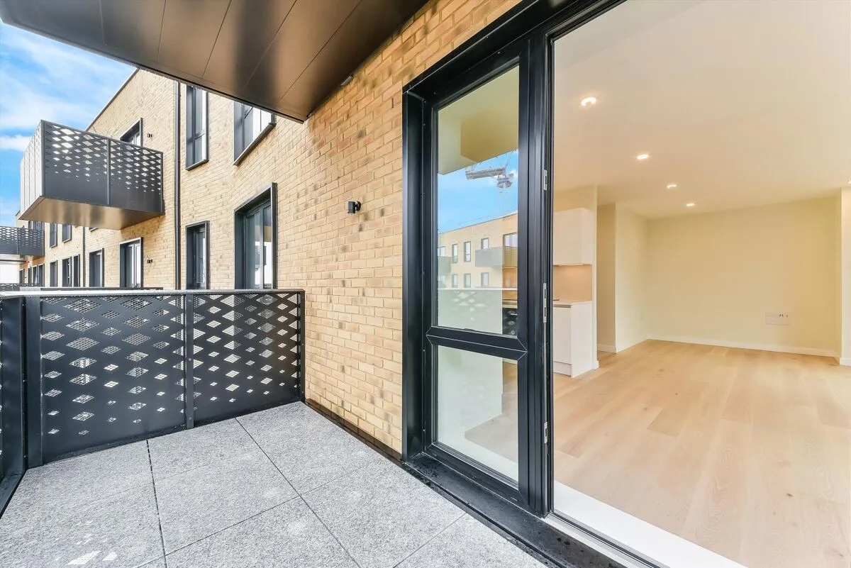 Middle Road, London, W7, photo 11