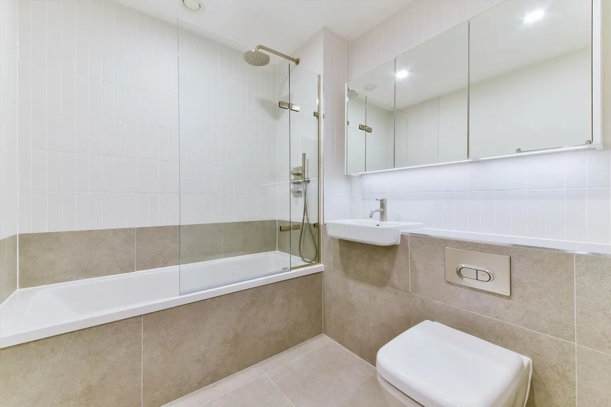 Middle Road, London, W7, photo 7